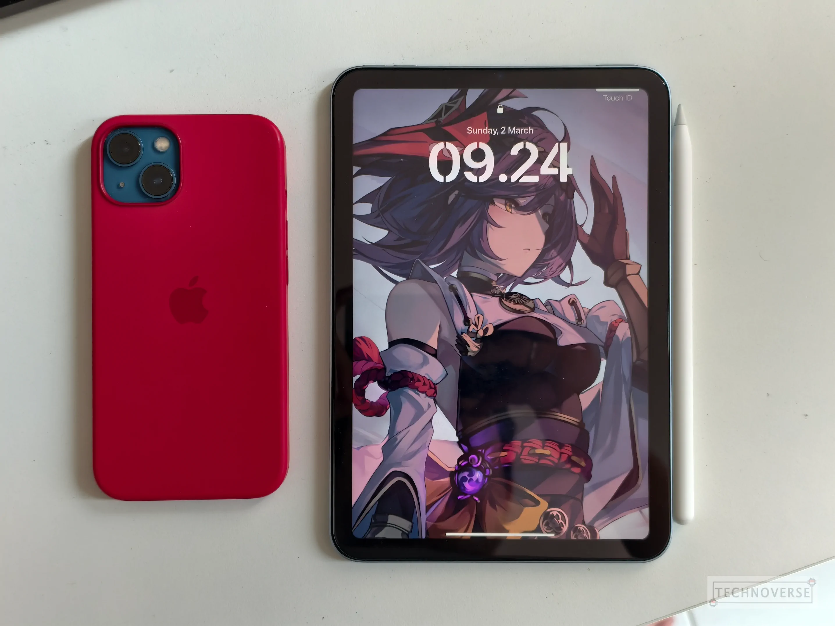ipad-mini-a17-pro-against-iphone-13