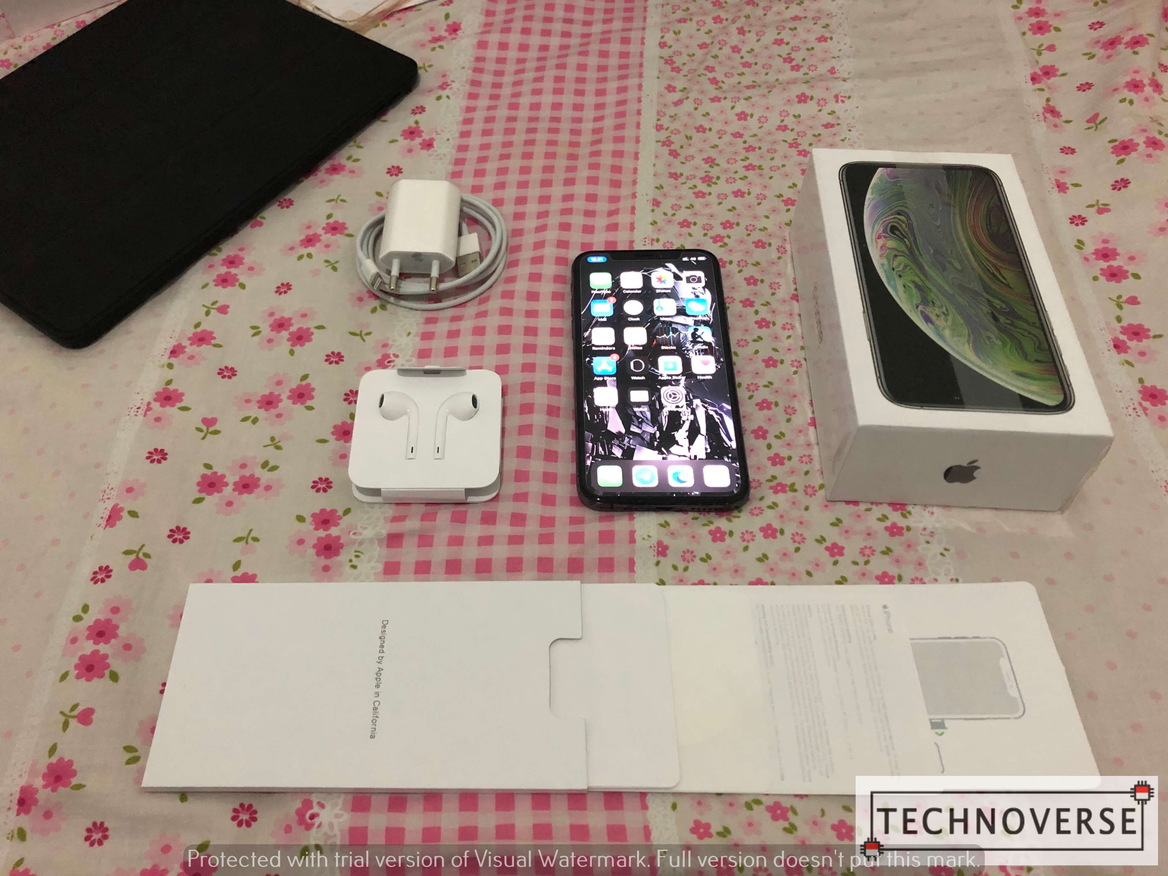 second-hand-iphone-xs-box-contents